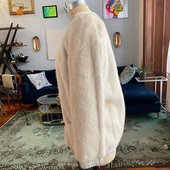 Fur jacket perfect for the winter! - Picture 3 of 7